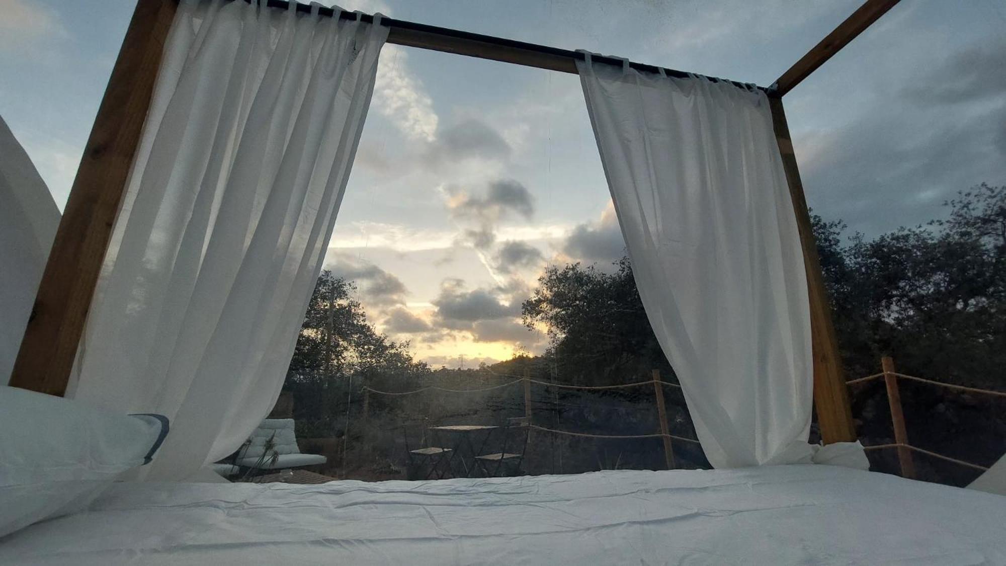 Glamping Burbuja Almendros Luxury tent Malaga